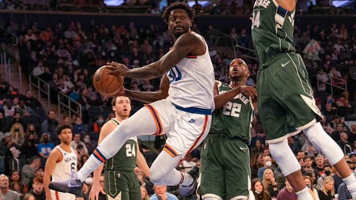 New York Knicks power forward Julius Randle passes the ball with Milwaukee Bucks power forward Giannis Antetokounmpo.